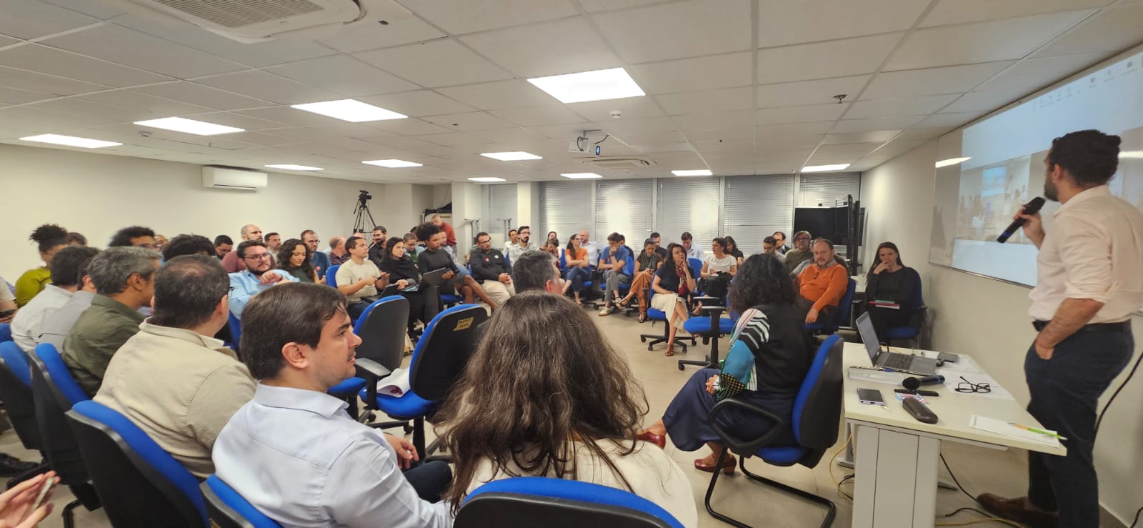 Afipea participa de reunião no Ipea e propostas para progressão funcional são apresentadas
